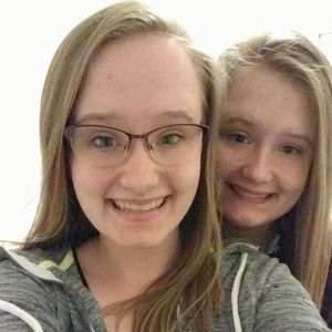 Meet your Posher, Kayla